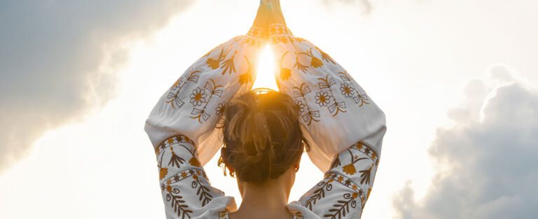 Spiritual Enlightenment: Meaning, Paths and Signs Across Traditions