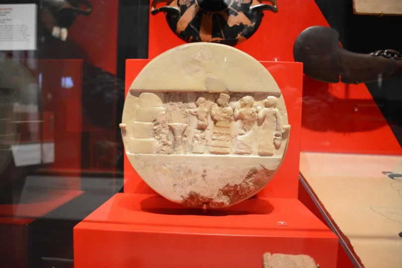 Alabaster disc showing the high priestess Enheduanna of Ur with attendants performing a ritual, from the Sumerian city of Ur