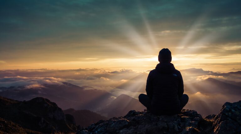 Spiritual Enlightenment: Meaning, Paths and Signs Across Traditions